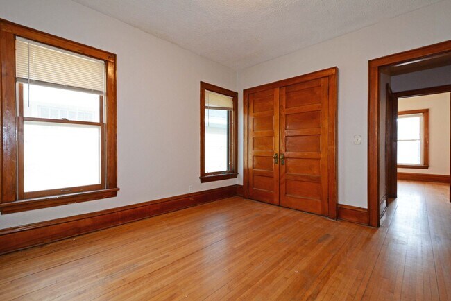 Building Photo - 3029-3031 Chicago Ave