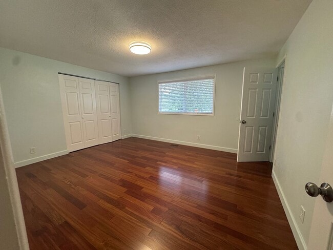 Building Photo - River Front Property