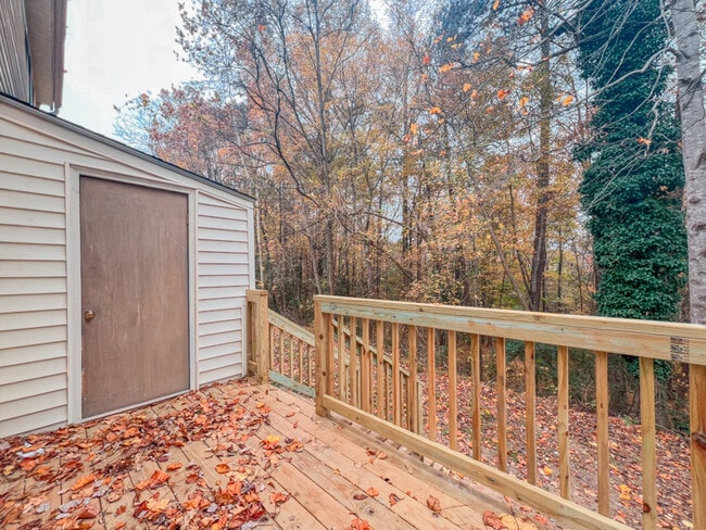 Building Photo - 32 Fox Hill Dr