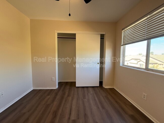 Building Photo - 1677 S Peppertree Dr