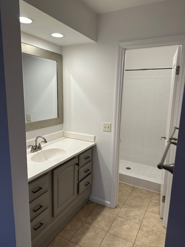 Building Photo - Woodlake Villa - 2 Bedroom/2 Bathroom