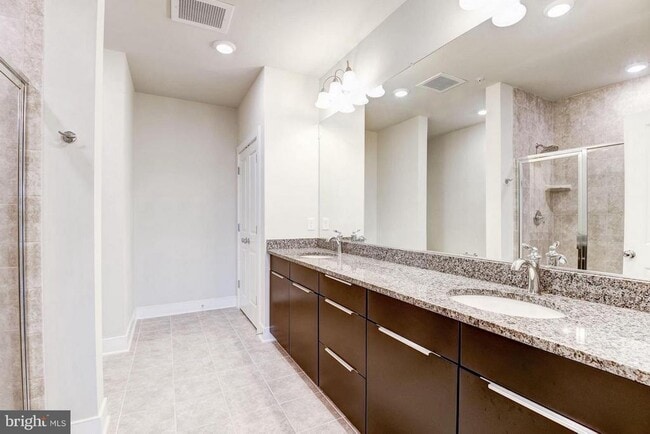 Building Photo - 9523 Bastille St