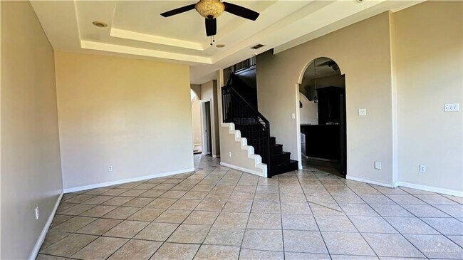 Building Photo - 808 Hummingbird Ave