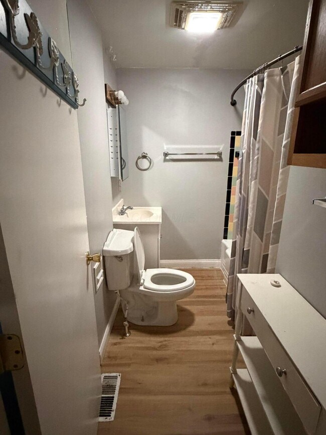 Building Photo - 346 Main St