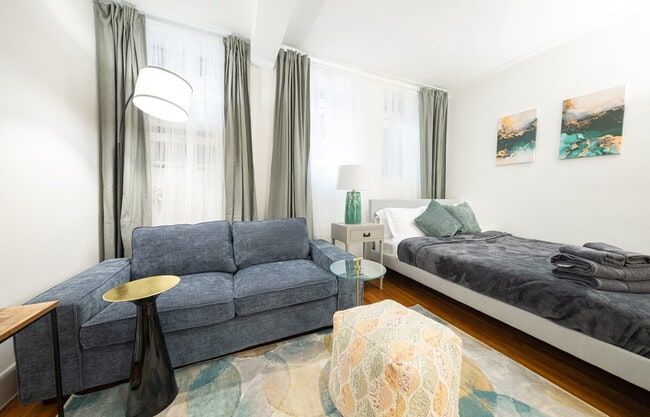 Building Photo - 330 E 74th St