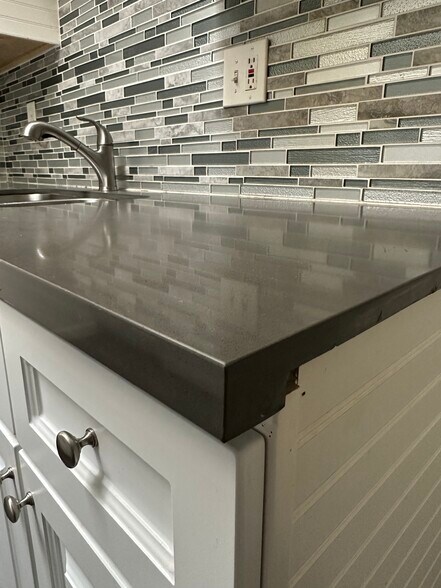 Building Photo - 9121 Nasreen Dr