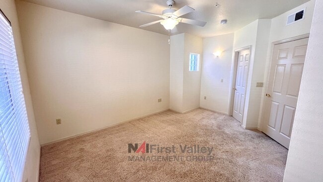 Building Photo - 2 Bedrooms, 2 Baths
