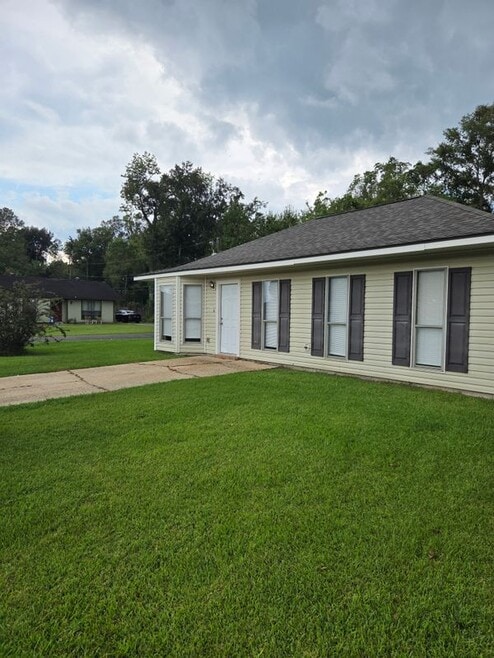 Building Photo - 16115 Bolivar Dr