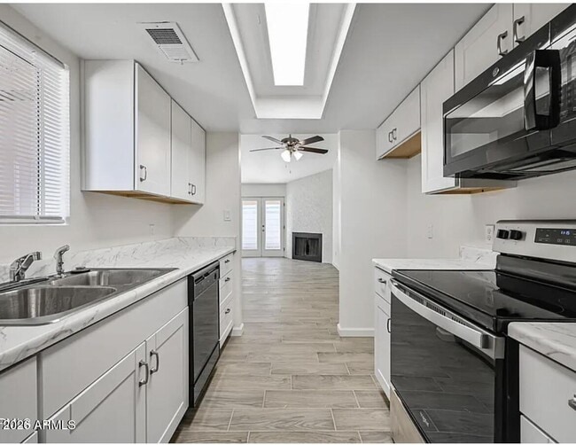 Building Photo - 619 S Pioneer