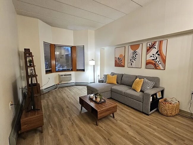 Building Photo - Phalen Shores