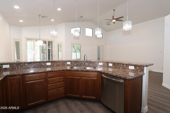 Building Photo - 852 E Rawhide Ct