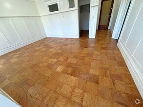 Building Photo - Newly remodeled Studio, new stove, new ref...