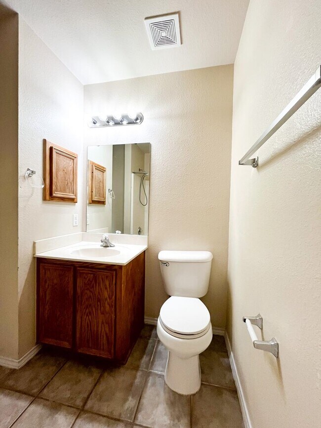 Building Photo - Available Now Beautiful 1 story, 4 bedroom, 2 bath, 2 car garage home with fire place, garage doo...