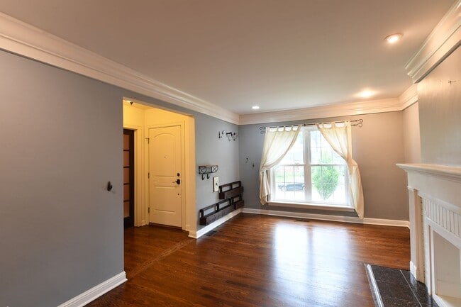 Building Photo - Kirkwood 5 bedroom / 3 full bathroom home