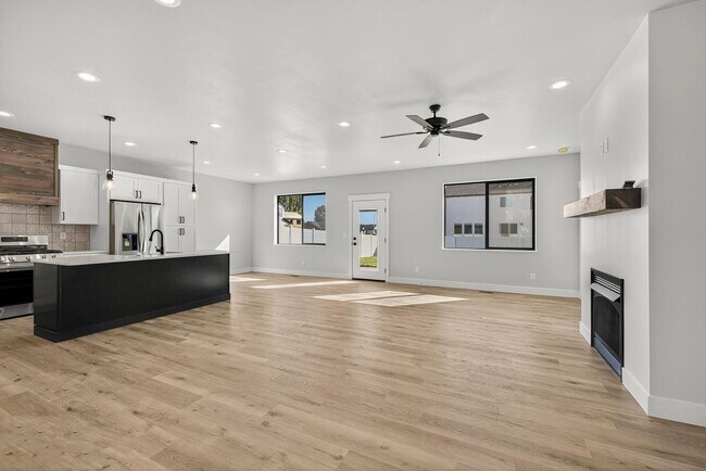 Building Photo - K551LI