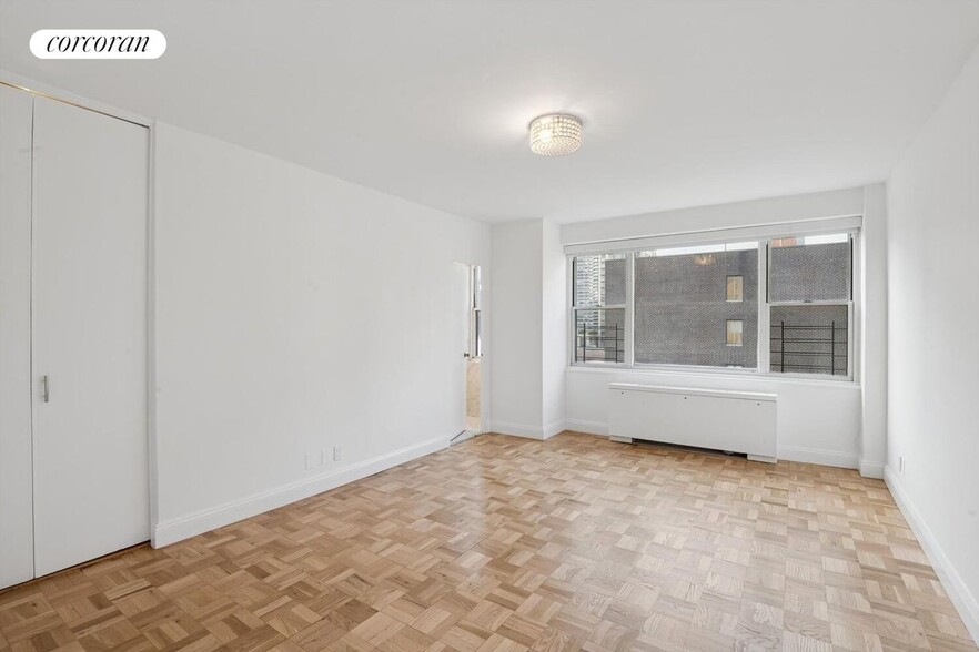Building Photo - 340 E 64th St