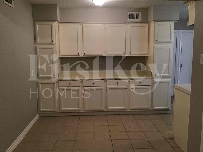 Building Photo - 4123 Vanette Ln