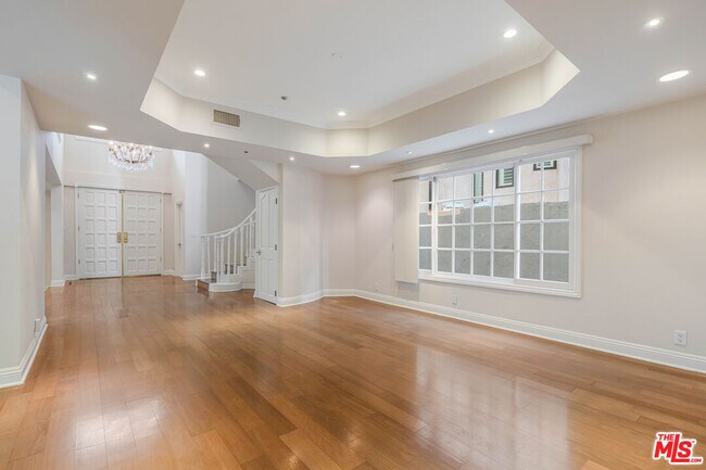 Building Photo - 257 S Oakhurst Dr