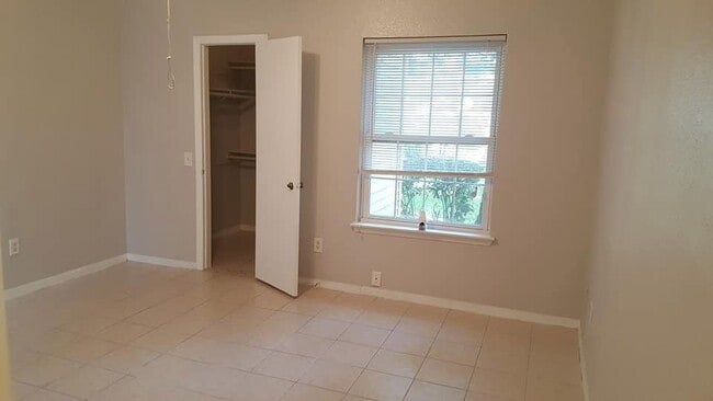 Building Photo - 9809 Richmond Ave.