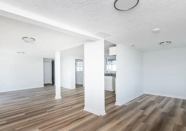 Building Photo - Huge Renovated Home in Rolling Hills!