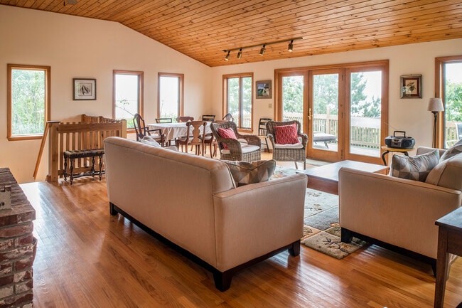 Building Photo - 35 Parsons Beach Rd