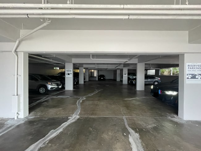 Building Photo - 1914 University Ave