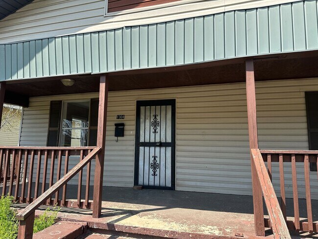 Building Photo - Charming 3-Bedroom, 1-Bathroom Home with Fenced Yard