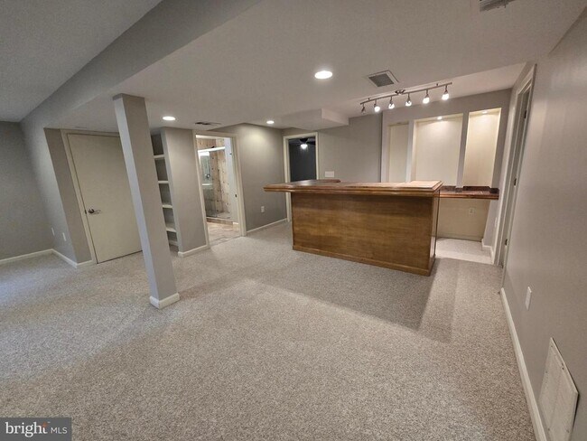 Building Photo - 2911 Breezy Terrace