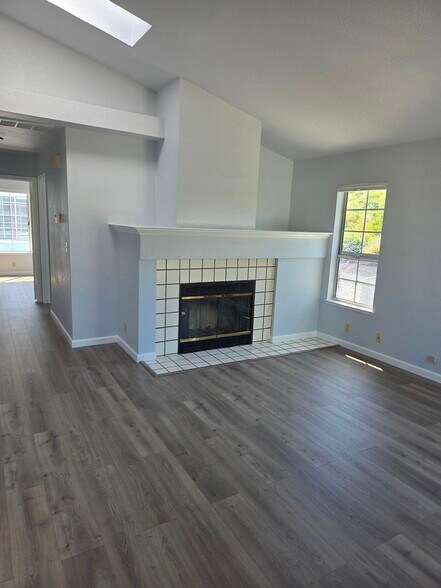 Building Photo - 431 Stinson St