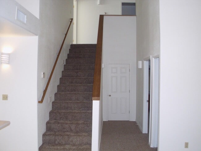 Building Photo - 2200 S Linmar Ct