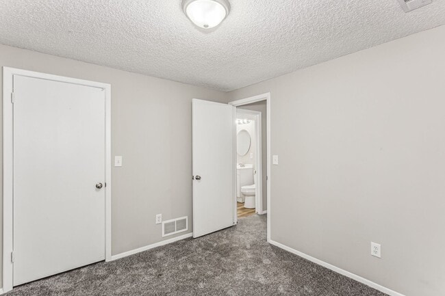 Building Photo - Spacious 3-Bedroom Home for Rent with Basement and Garage!