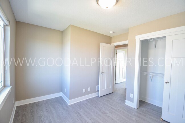 Building Photo - 4 Bedroom 2.5 Bathroom 2 story home in DeSoto!!!