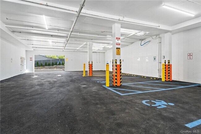 Building Photo - 348 Main St