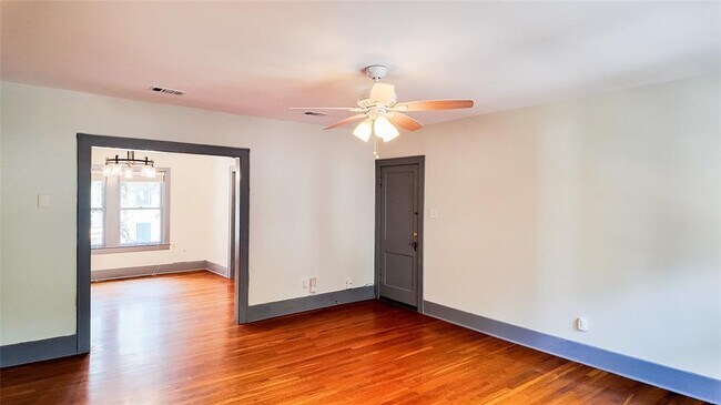 Building Photo - 1735 Albans Rd