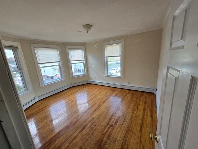 Building Photo - 8-10 Howard Street-Unit 10