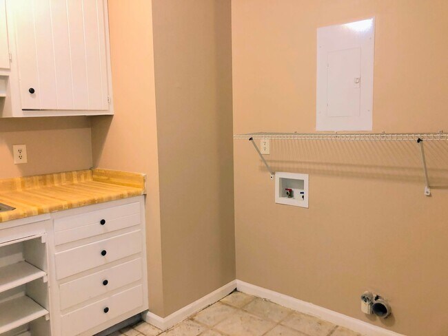 Building Photo - Affordable 2 bedroom in Athens!