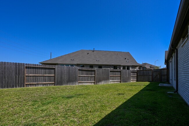 Building Photo - 3057 Pensacola Dr