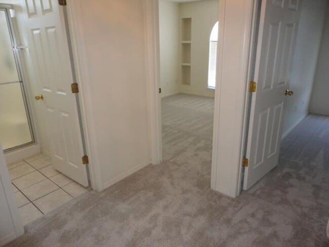 Building Photo - Great Commuting Location to HAFB & Town