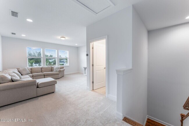 Building Photo - 281 Pne Grv Pt