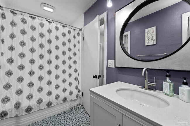 Building Photo - 1111 S Old Corry Field Rd