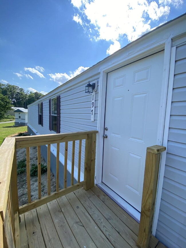 Building Photo - 2 bedroom 2 bathroom Mobile home