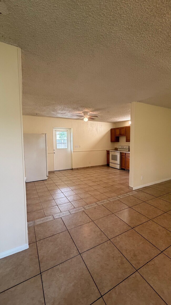 Building Photo - 1584 E Breezy Ln