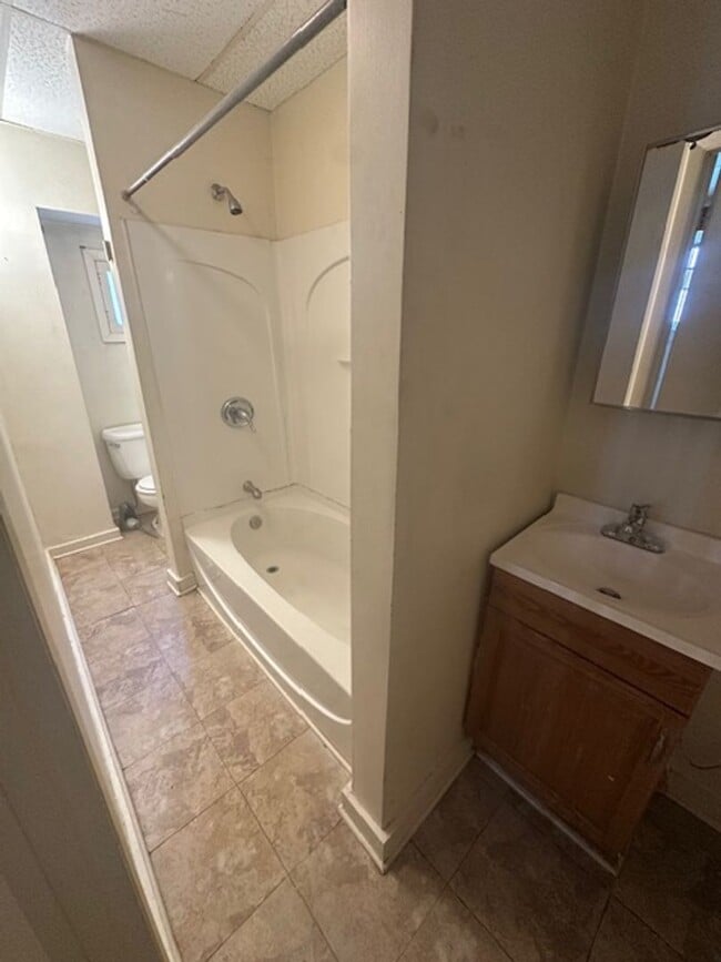 Building Photo - Spacious 3BR Townhouse Near Lawrenceville,...