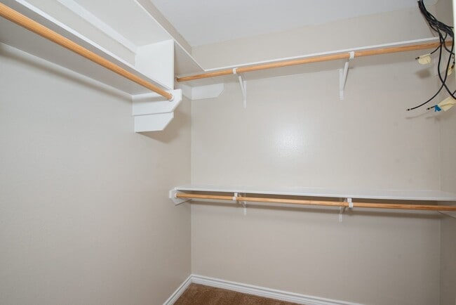 Building Photo - 3 Bed + 3 Bath - Spacious Duplex