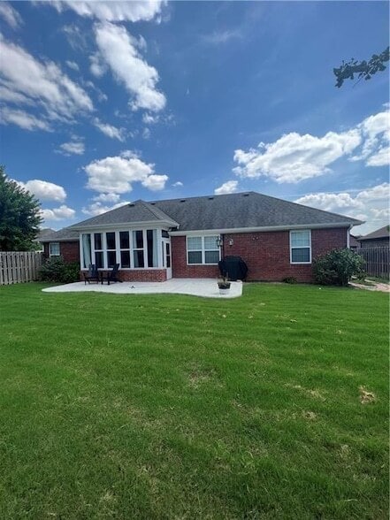 Building Photo - 2002 Price Ave