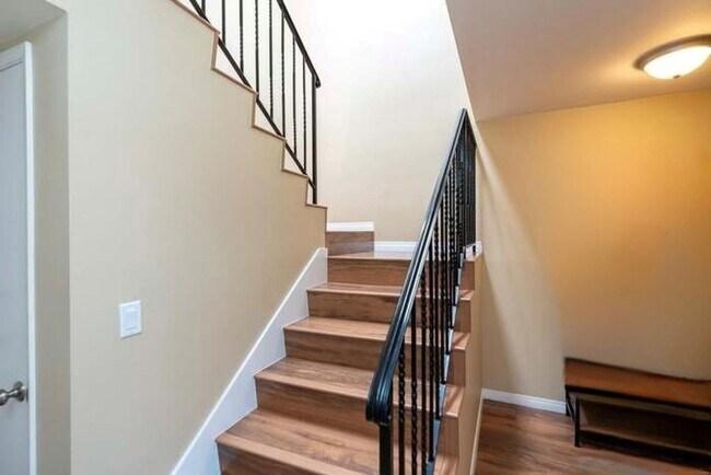 Building Photo - Pristine and Spacious 2-Bedroom in Escondido!