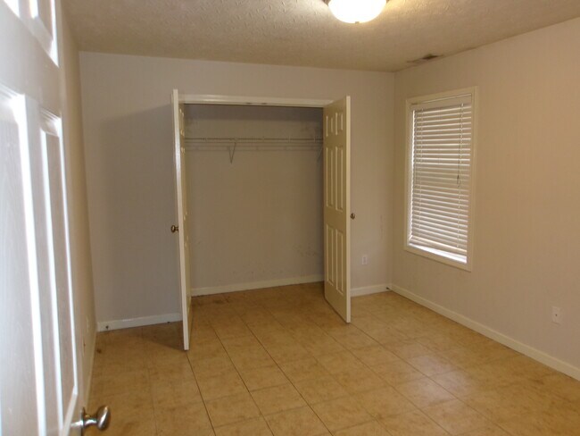 Building Photo - 1453 Park St