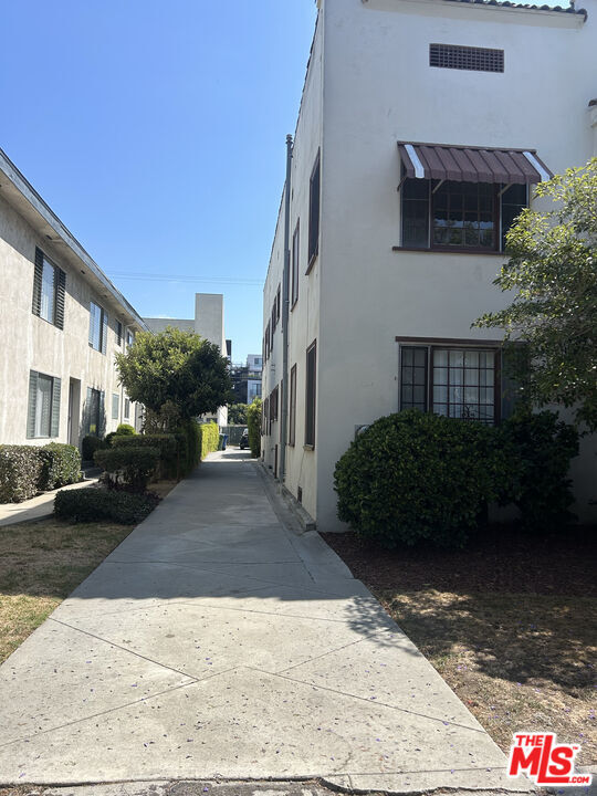 Building Photo - 3642 Mentone Ave
