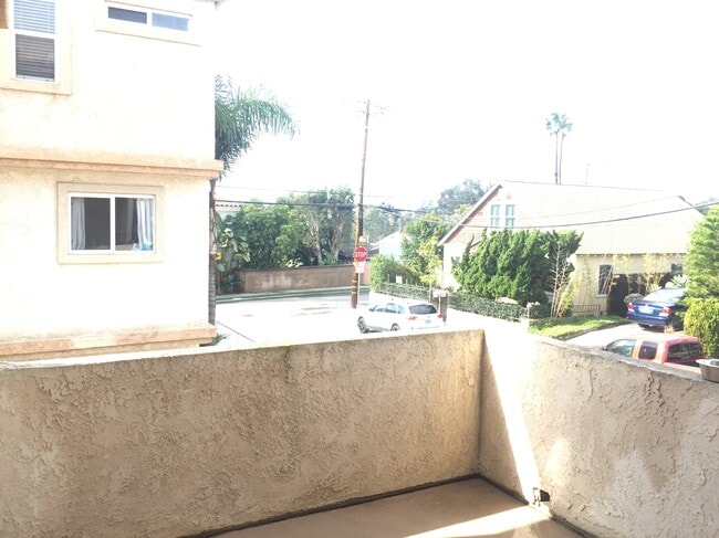 Balcony - 616 4th St