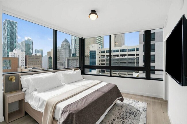 Building Photo - 225 N Miami Ave